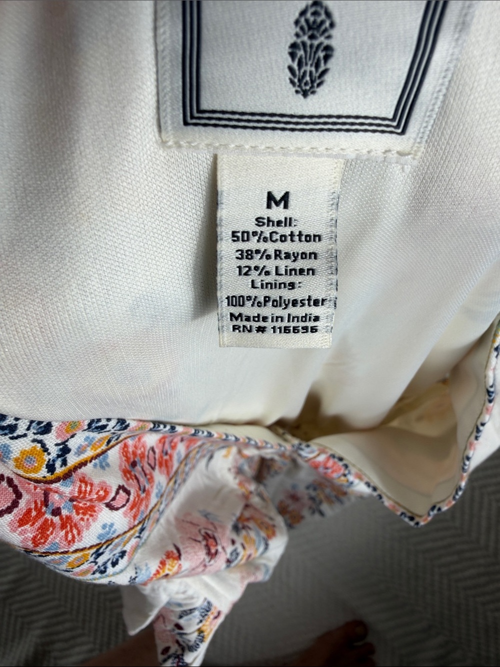 LEAVE BOHO FLORAL FLUTTER SLEEVE IN WHITE AND NAVY BORDER SIZE M NWT - Picture 10 of 11